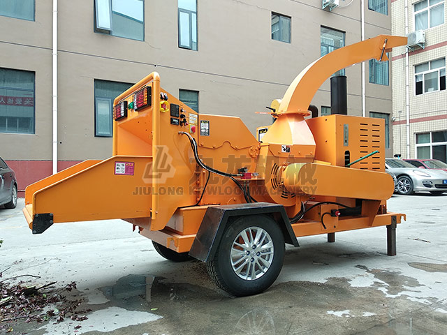 園林樹枝粉碎機(jī)解決了廢棄樹枝處理難題